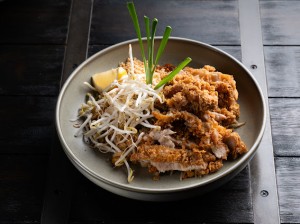 Pad thai gai krob