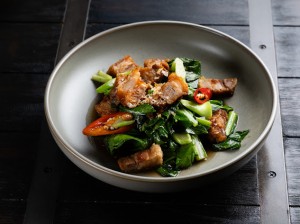 Pad kana moo grob