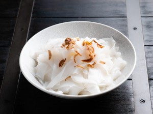 Steamed flat rice noodles